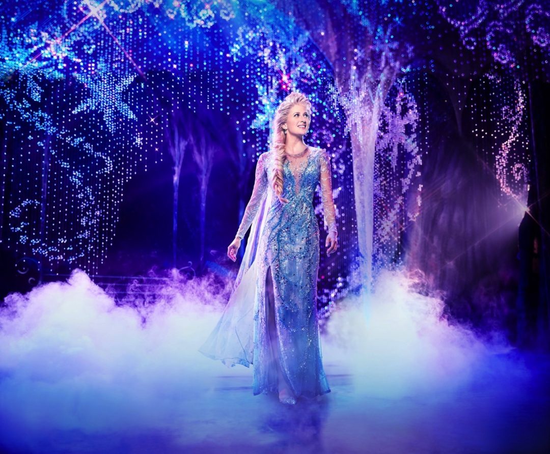『アナと雪の女王』ブロードウェイ公演のエルサ。　Caissie Levy as Elsa in FROZEN on Broadway. Photo by Saint （c）Disney