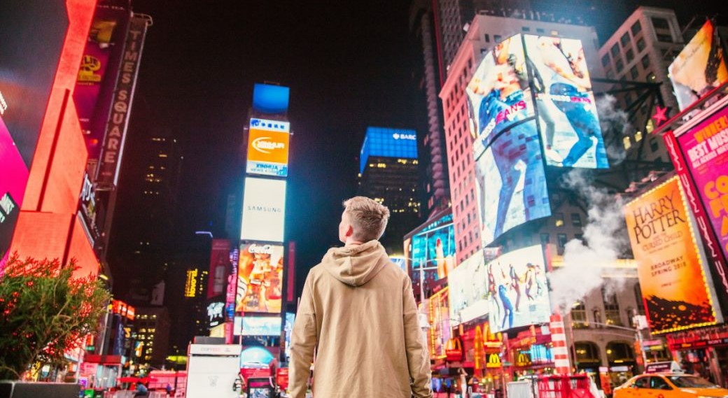 The Latest Technologies and Trends in DOOH and OOH Advertising 2024 Edition