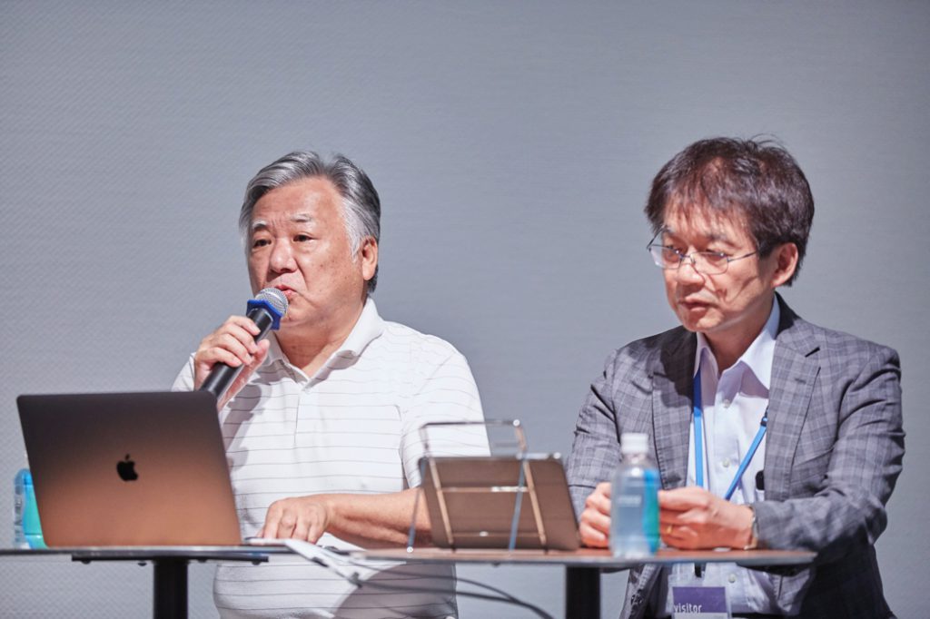 日本蛾類学会会長の岸田泰則さんと三菱ケミカルのScience & Innovation CenterでR&Dフェローを務める魚津吉弘さん